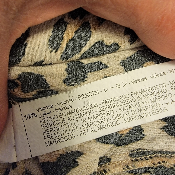 Zara Women Leopard print button down blouse - Picture 5 of 8